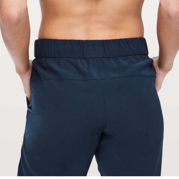 lululemon athletica On The Fly Crop Woven 23" - True Navy - Picture 3 of 12